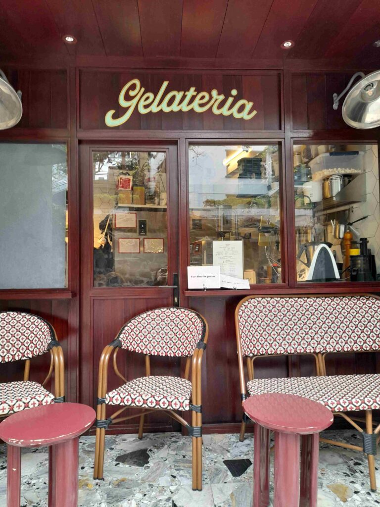 Snack Baby gelato Central store exterior with seats